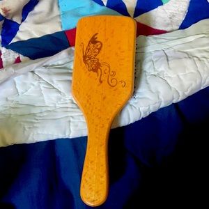 hair brush so cute never used